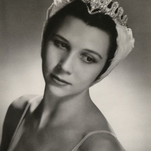 Dame-Beryl-Grey-in-Swan-Lake