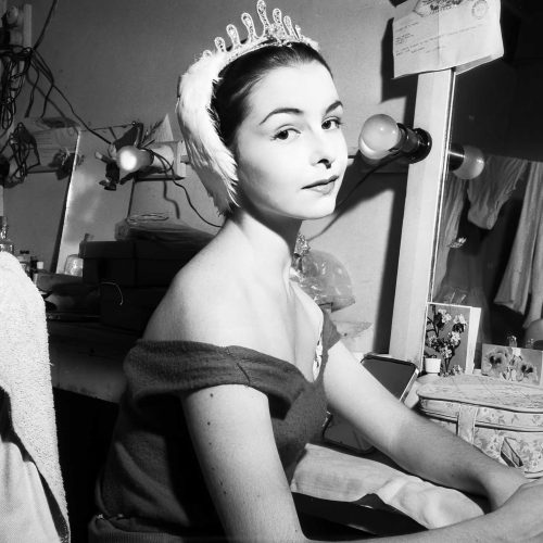 WC_Lynn-Seymour,_Royal_Ballet,_dressed_for_Swan_Lake_in_her_dressing_room_at_the_Empire_Theatre,_Sydney,_29_October_1958_-_photographer_Norm_Danvers_(8143611232)_RMX