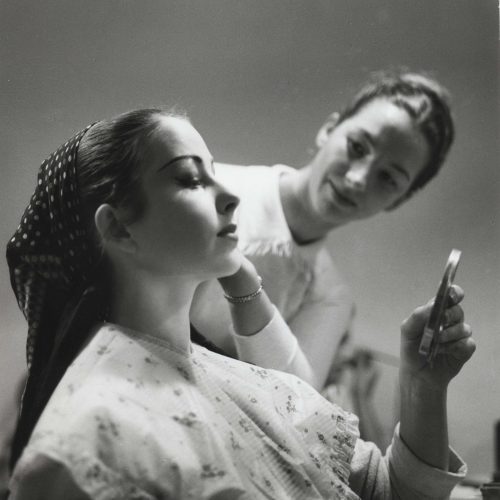 arp1688364 Barbara Fewster